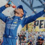 Kyle Larson celebra primeira vitória na Nascar em 2024