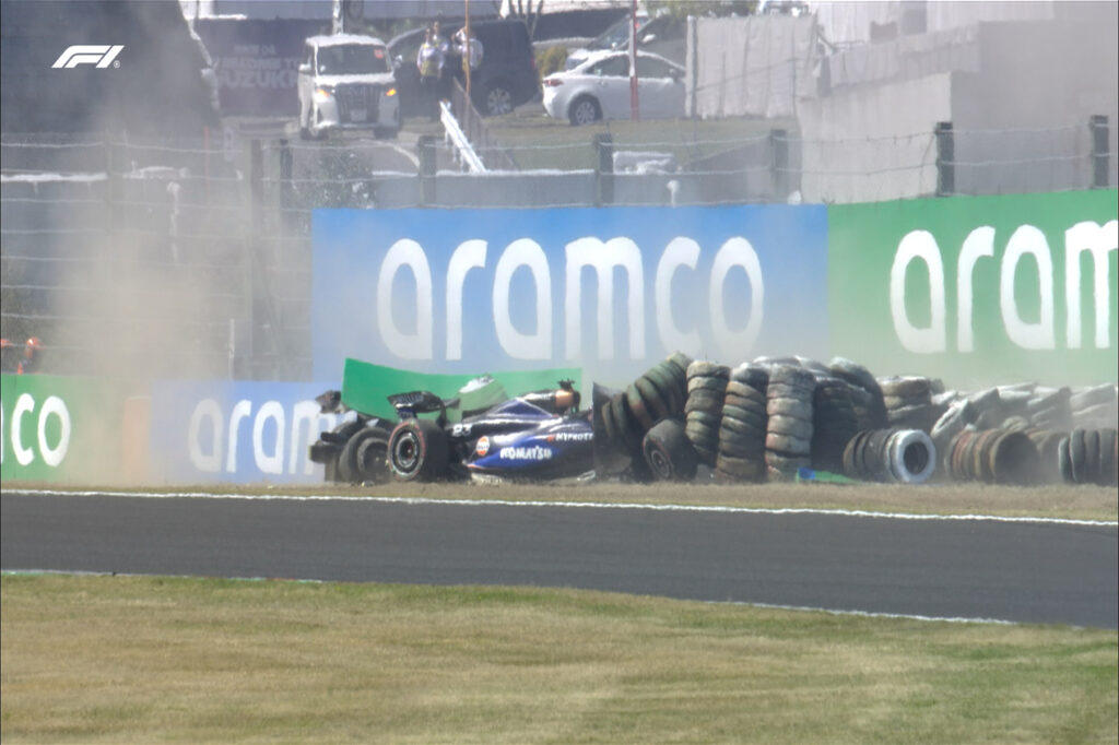 Albon e Ricciardo em acidente no GP do Japão