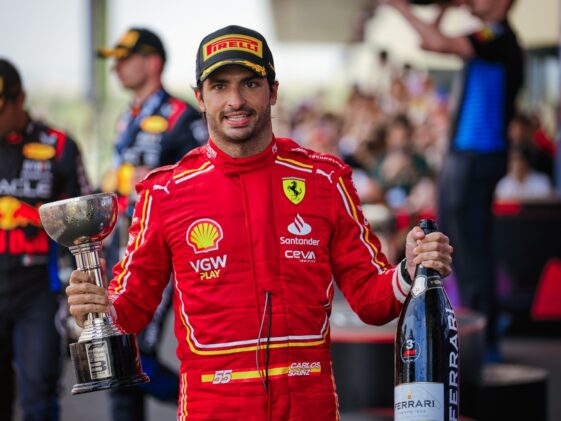 Carlos Sainz, piloto da Ferrari, não vai para a Mercedes