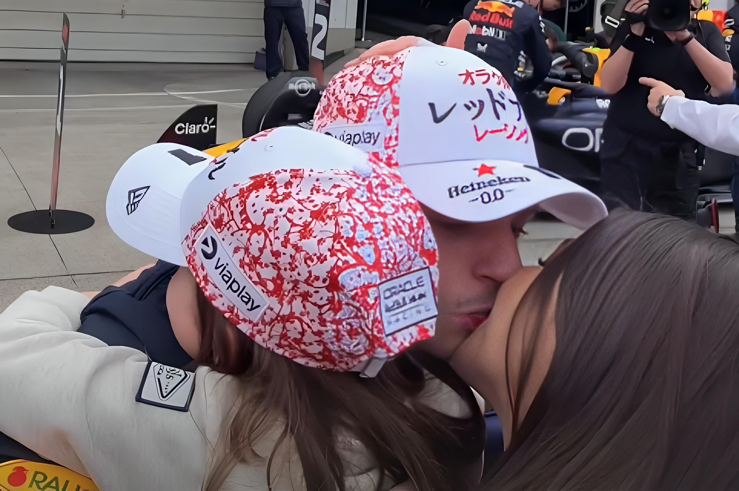 Kelly Piquet e Penelope comemoram vitória de Max Verstappen no GP do Japão
