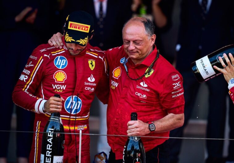 Frederic Vasseur, chefe da Ferrari, ao lado de Charles Leclerc.