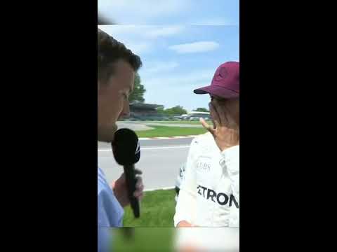 Lewis Hamilton chora ao receber capacete de Ayrton Senna