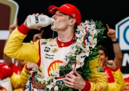 Josef Newgarden, celebrando a vitória na Indy 500 de 2024