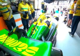 Carro de homenagem a Ayton Senna, na F1