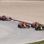 Verstappen e outros carros da F1