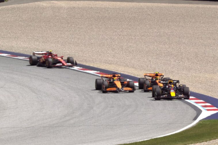 Verstappen e outros carros da F1