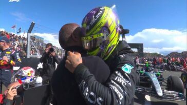 Abraço de Lewis Hamilton e Anthony Hamilton na F1