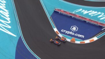 Carros de Verstappen e Pérez na F1