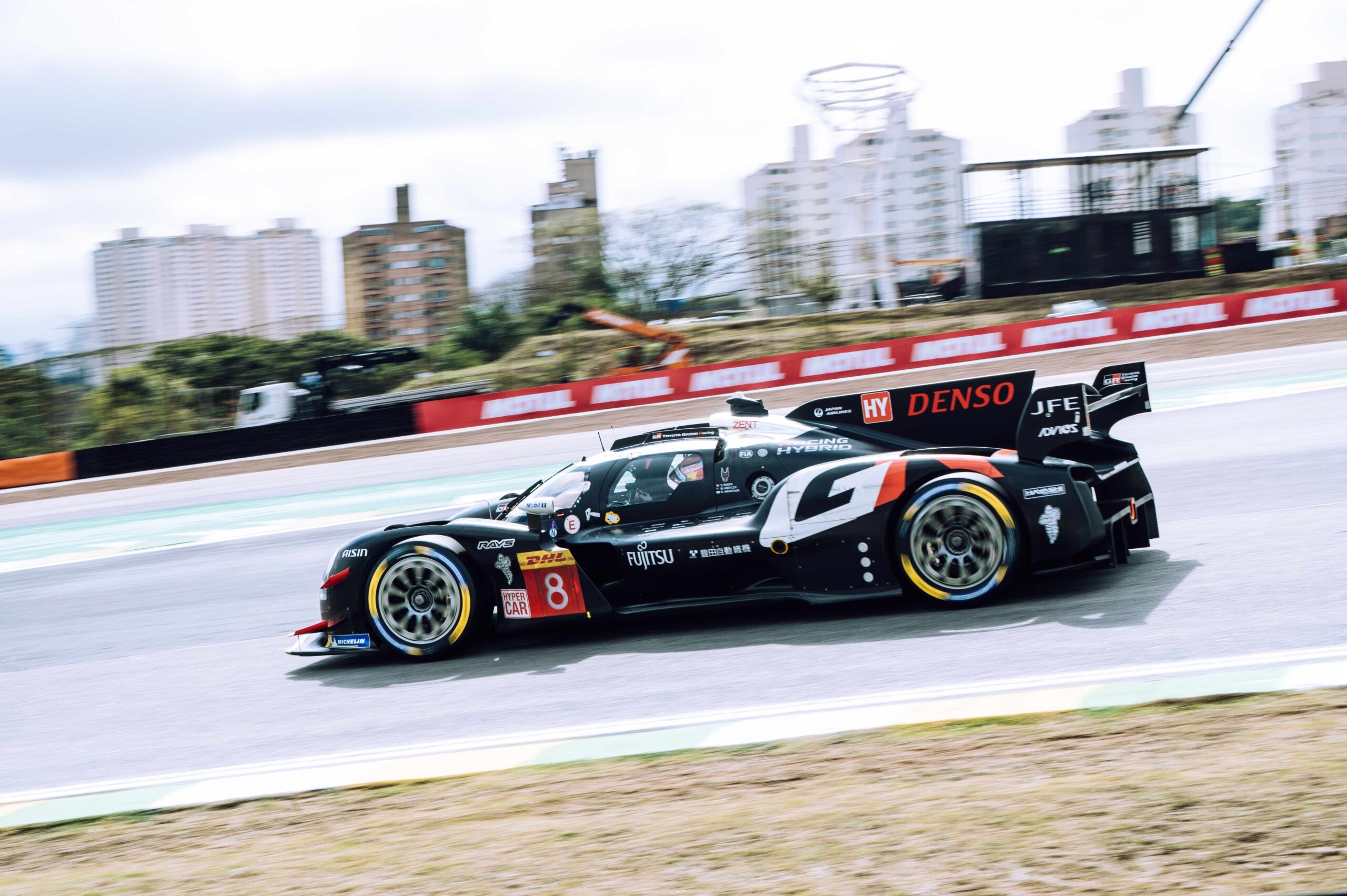 WEC: Com top5 separado por 0.1s, Toyota Gazoo Racing lidera o dia com dobradinha puxada pelo #8 em Interlagos