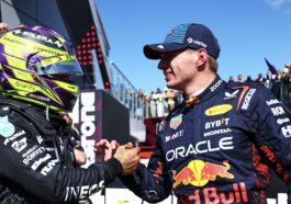 Lewis Hamilton e Max Verstappen pela Fórmula 1