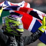 Lewis Hamilton comemora vitória no GP da Inglaterra.