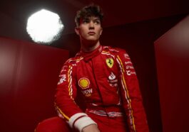 Oliver Bearman recebe conselhos de Charles Leclerc