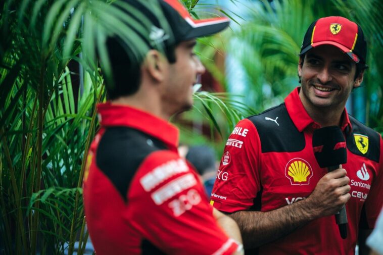 Carlos Sainz e Charles Leclerc na equipe de Fórmula 1 da Ferrari