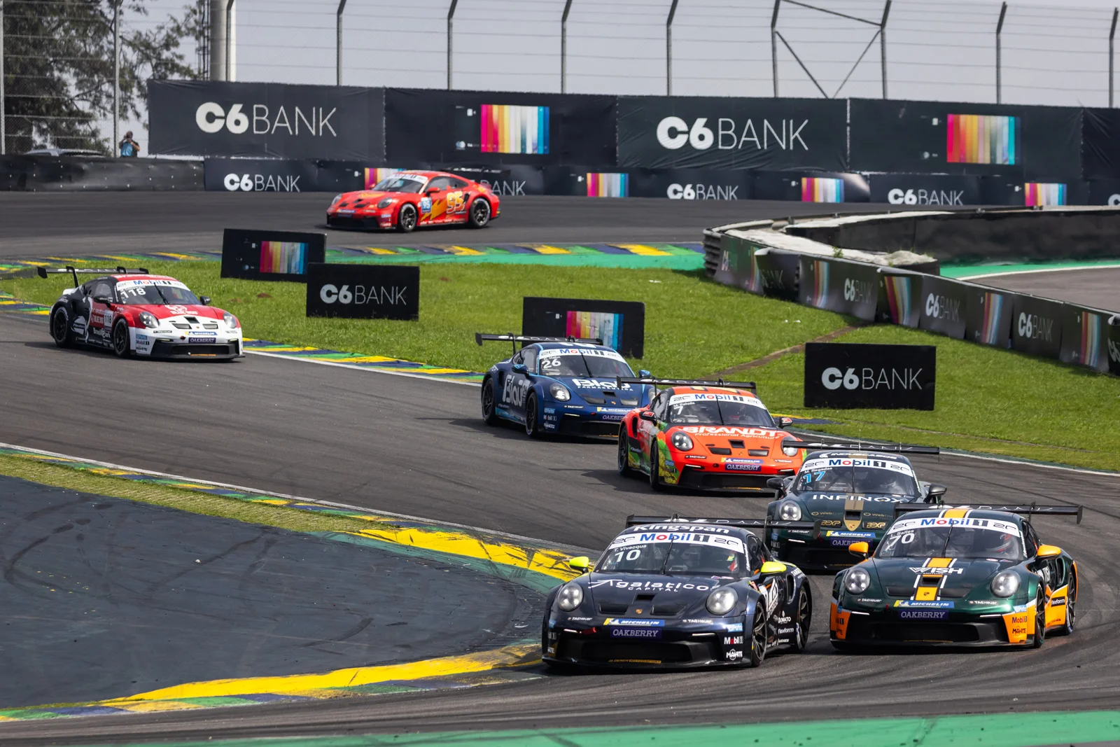 Porsche Cup C6 Bank credencia candidatos aos títulos de 2025 nas etapas de Portugal