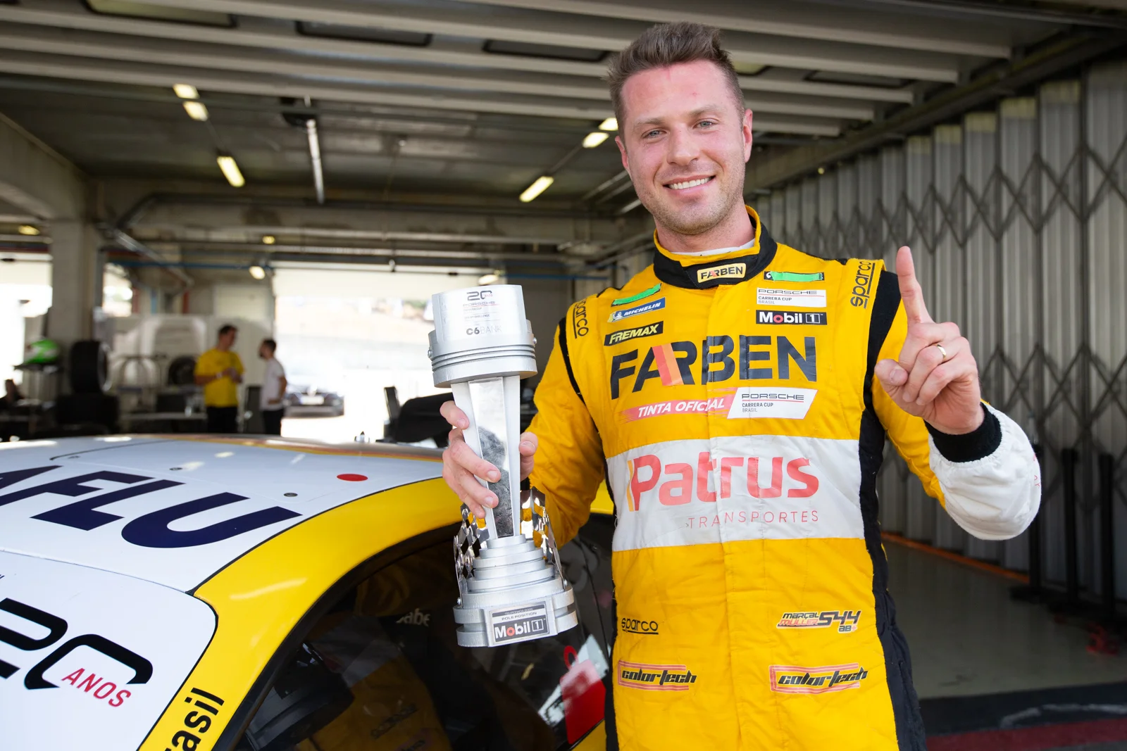 No Algarve, Marçal Muller ganha mais um troféu Mobil™ de pole position na Porsche Cup