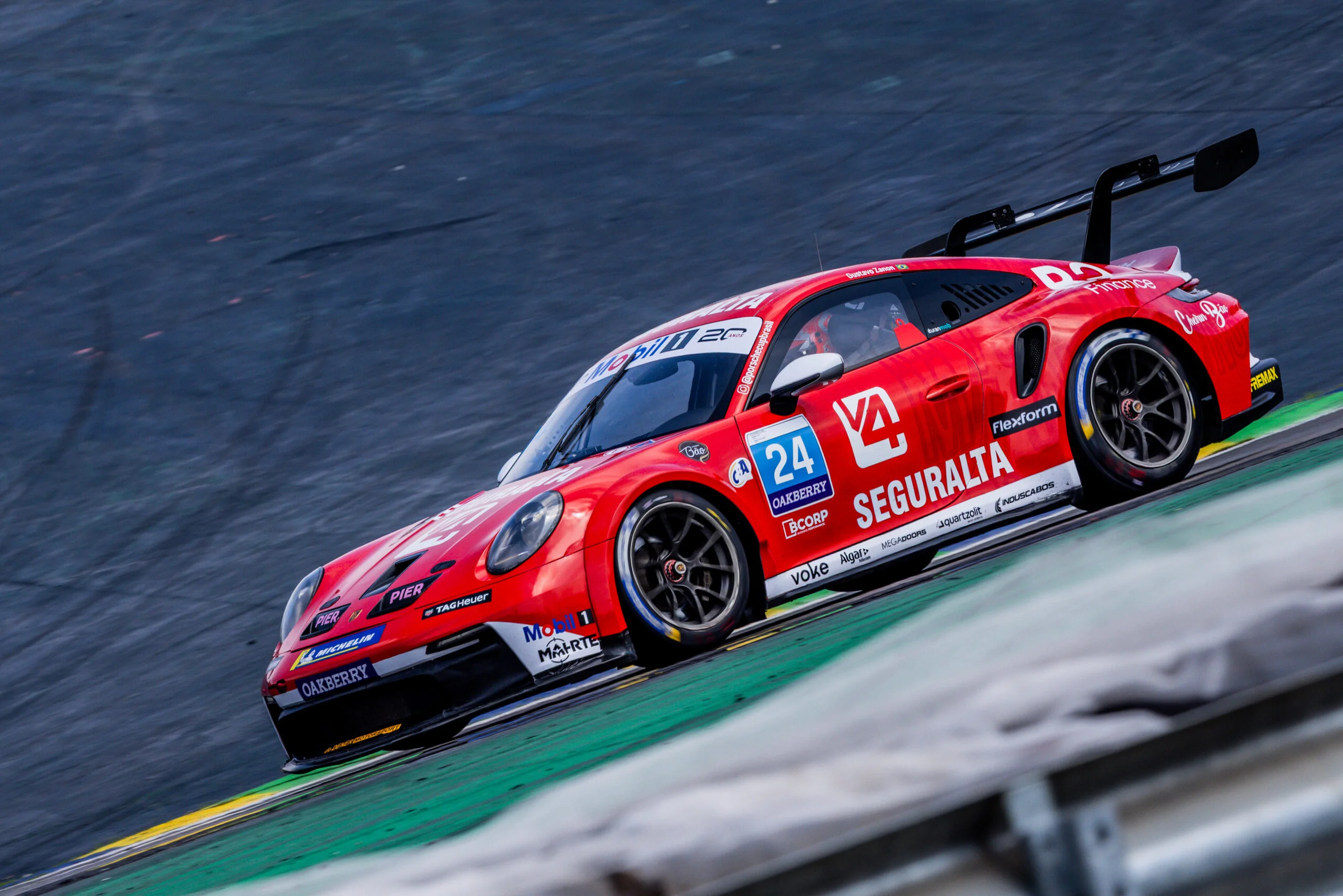 Gustavo Zanon quer seguir evolução nos altos e baixos do Algarve pela Porsche Cup