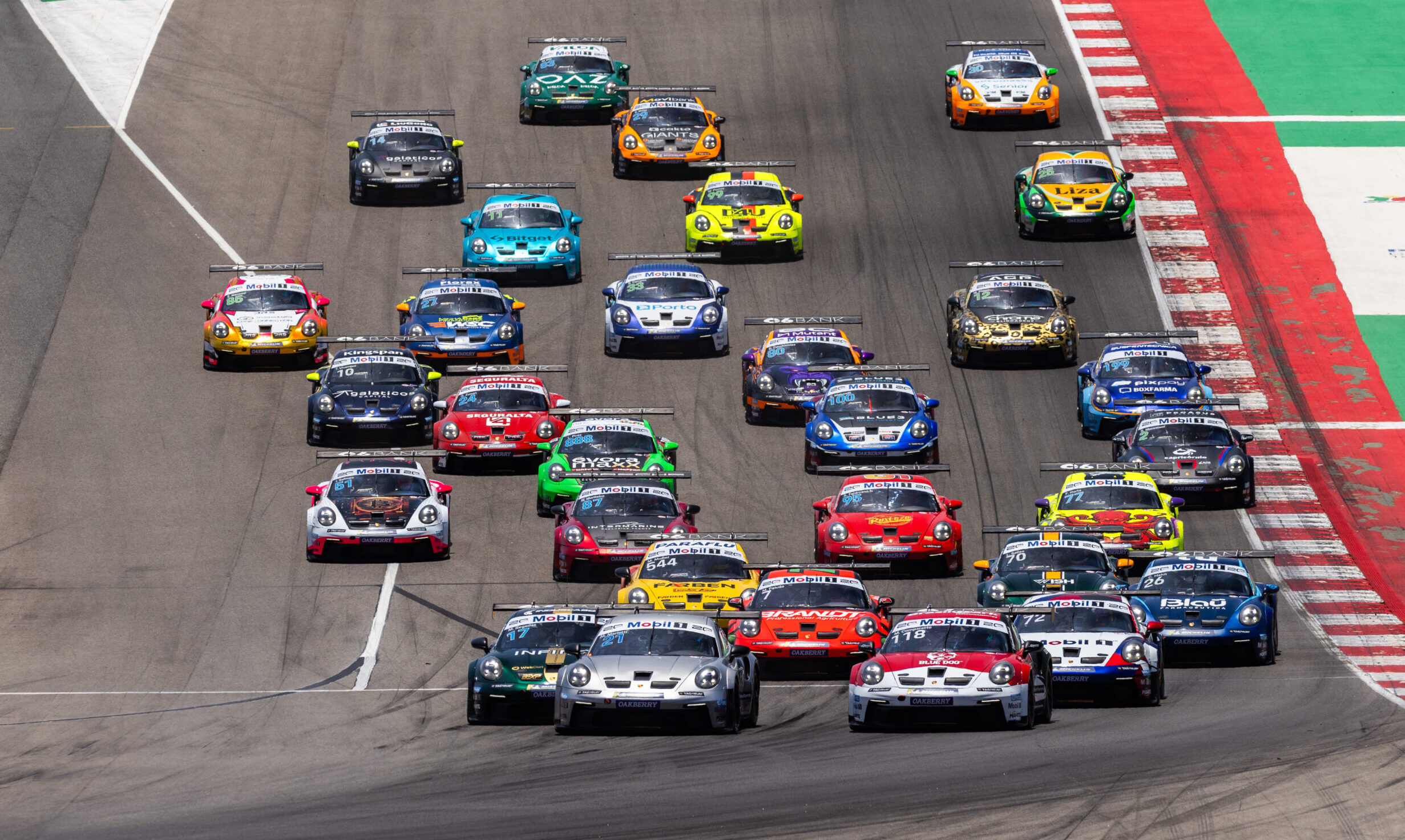Porsche Cup C6 Bank abre Endurance Challenge no Algarve com 68 pilotos