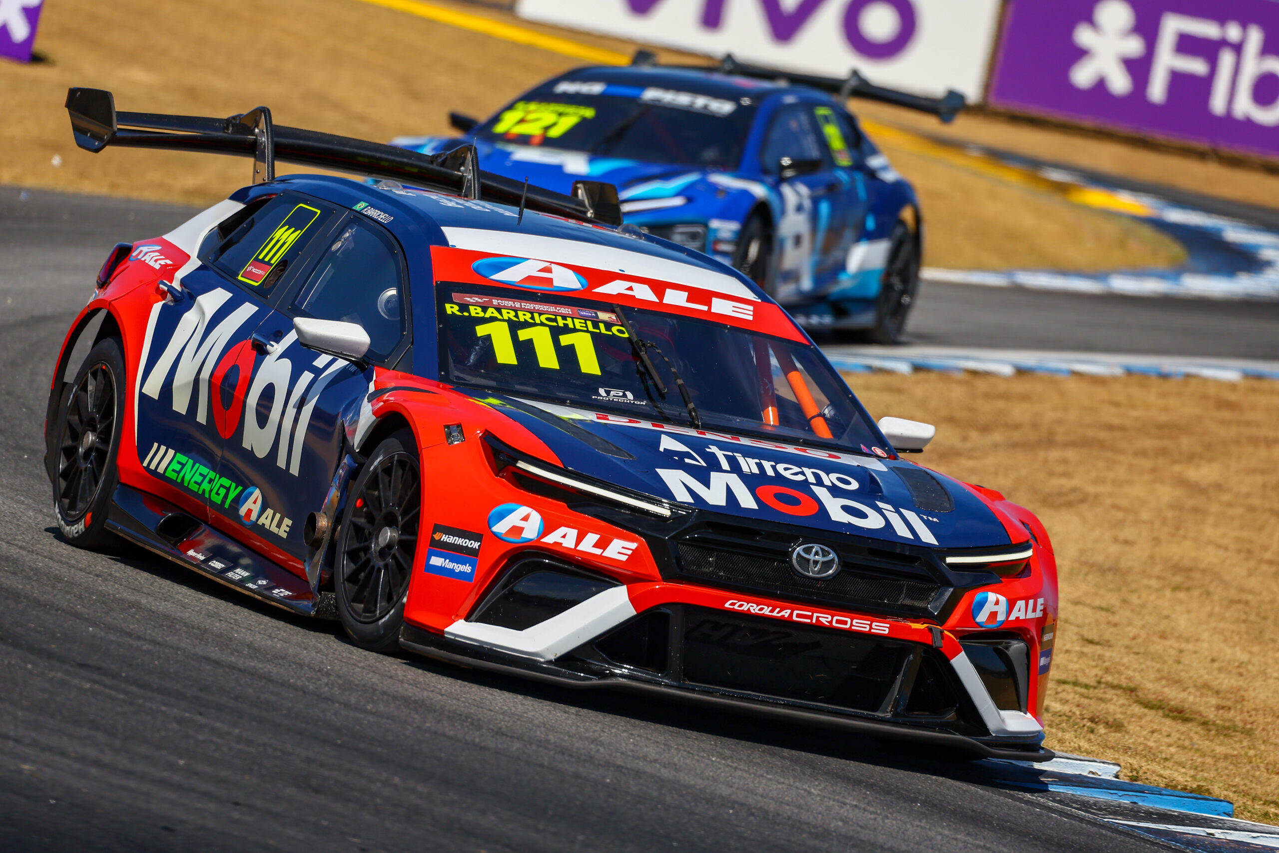 Piloto Mobil™ Rubens Barrichello arranca top10 na penúltima volta na Stock Car