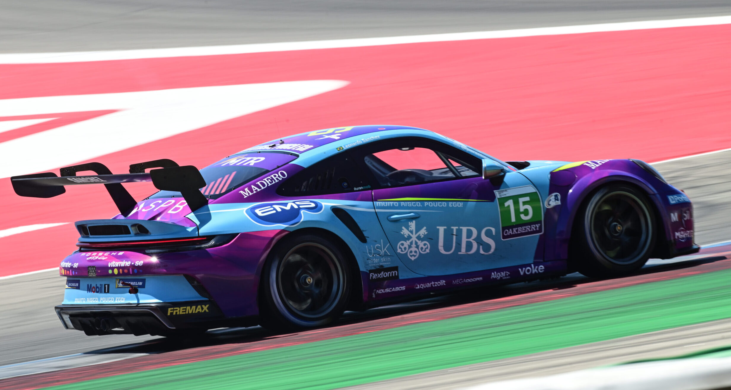 De volta ao grid, Léo Sanchez forma dupla com Rafa Martins para a estreia do campeonato Endurance da Porsche Cup em Algarve