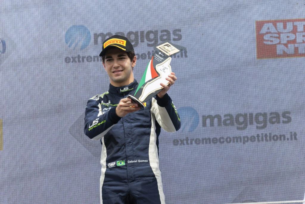 Gabriel Gomez vence de ponta a ponta a corrida 1 da F4 Italiana em Ímola