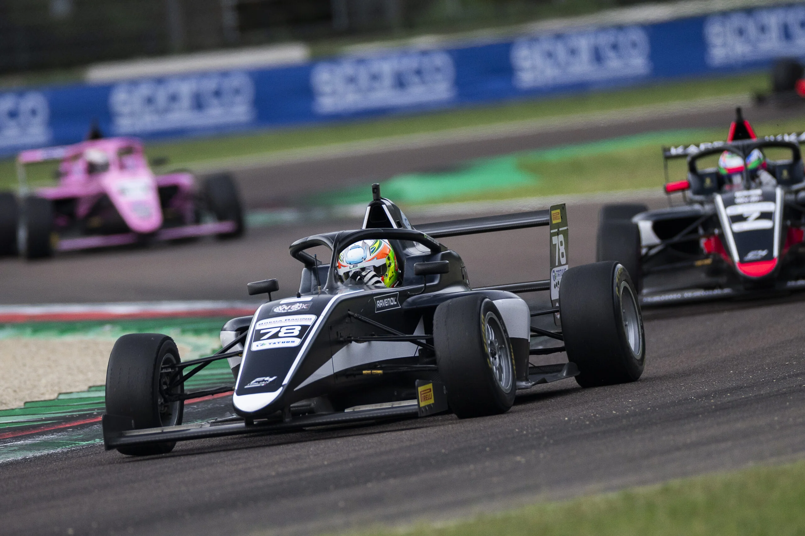Vice-líder na F4 Italiana, Gabriel Gomez é o maior pontuador em Imola