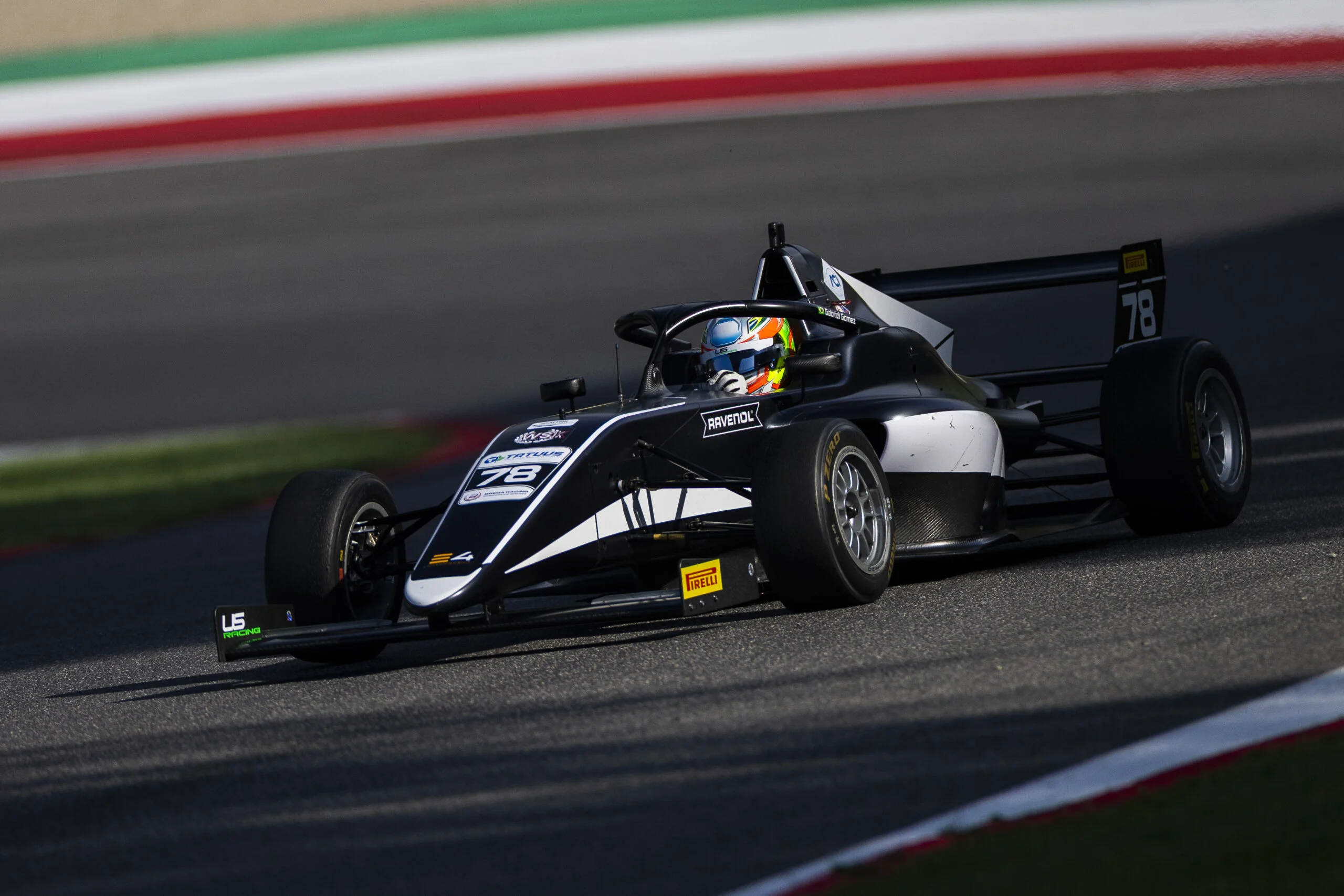 Vice-líder da F4 Italiana, Gabriel Gomez corre em Barcelona para manter série de pódios