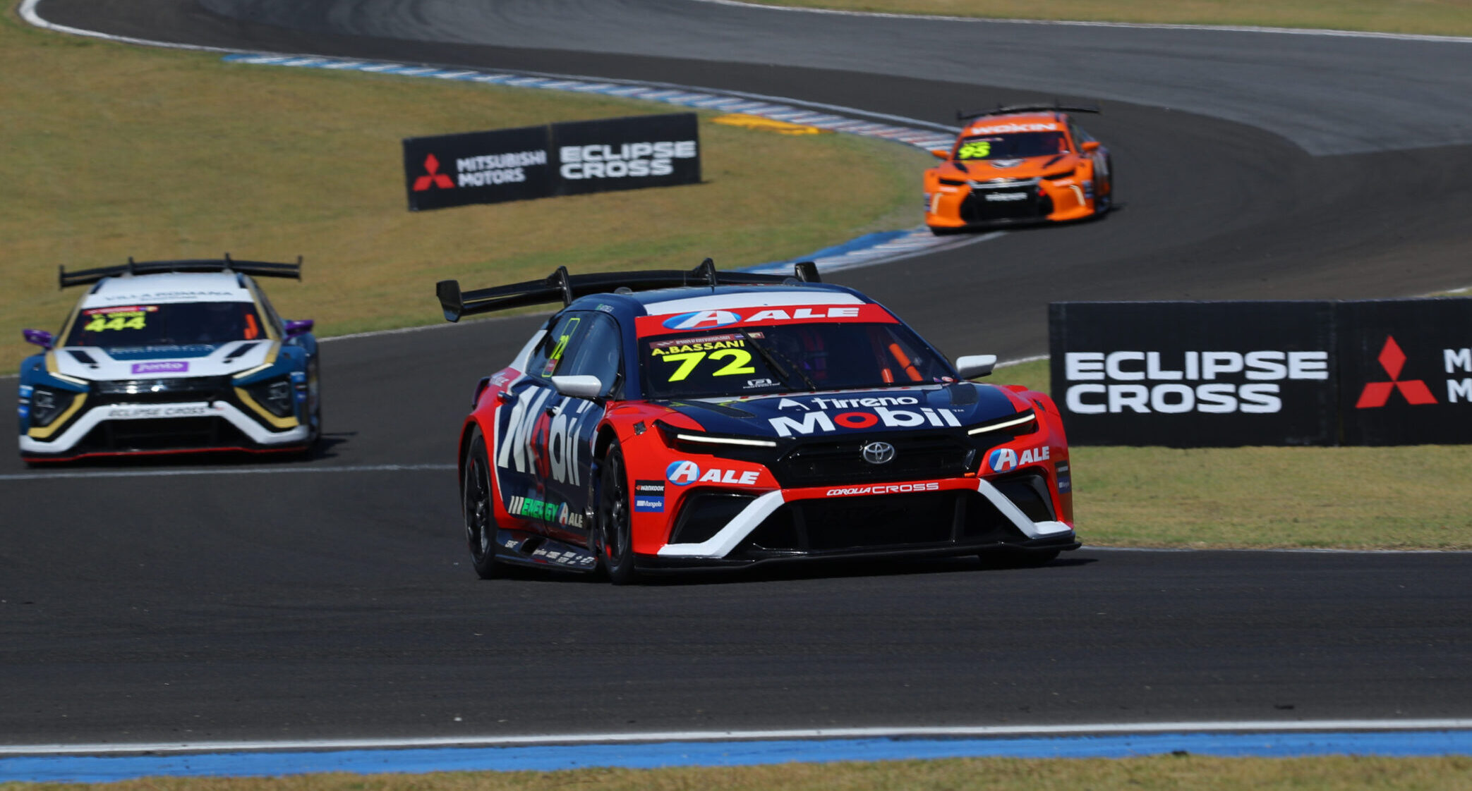 Antonella Bassani frequenta o top10 em sua estreia com o SUV Mobil™ na Stock Car