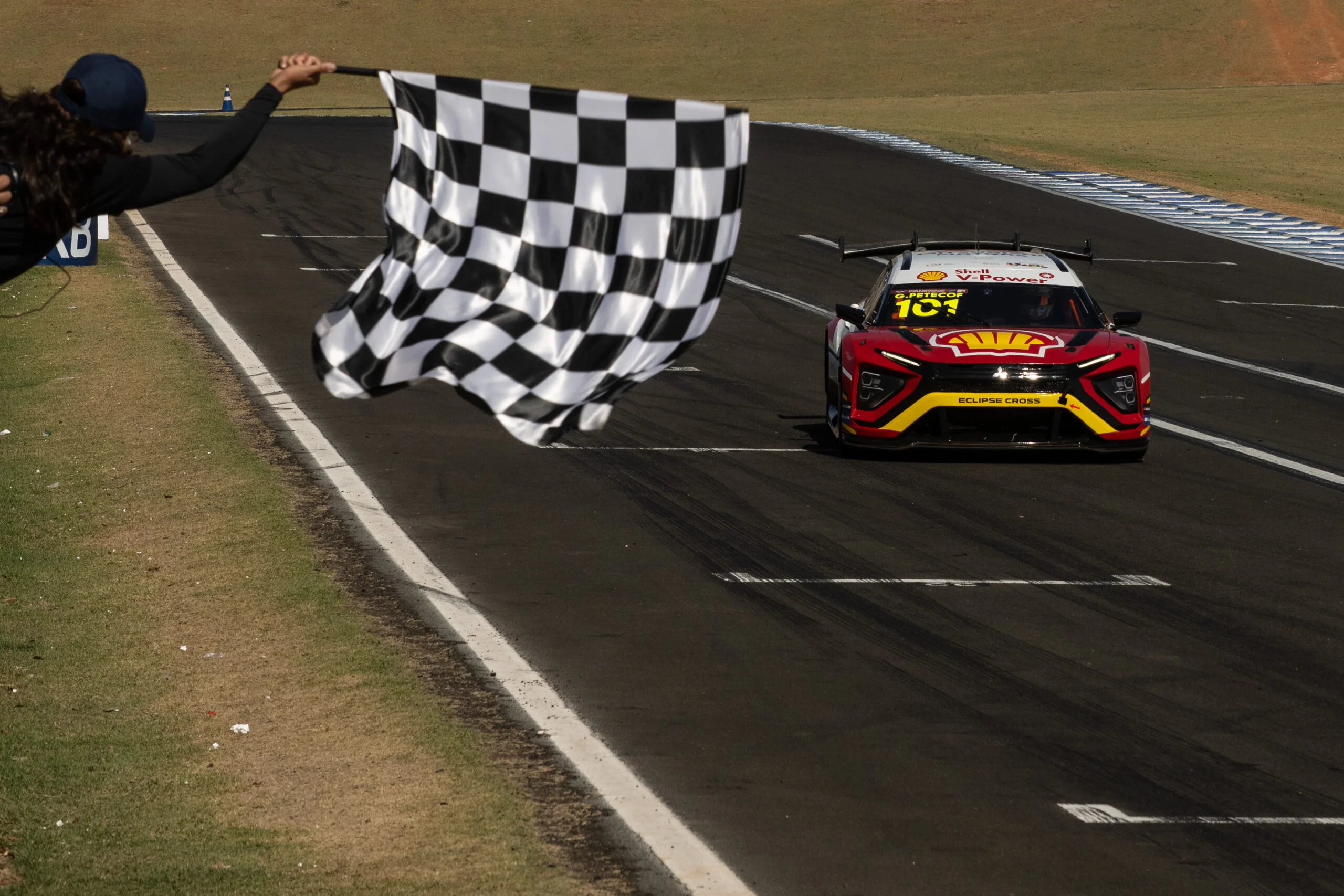 Piloto Shell Gianluca Petecof domina corrida de sprint da Stock Car
