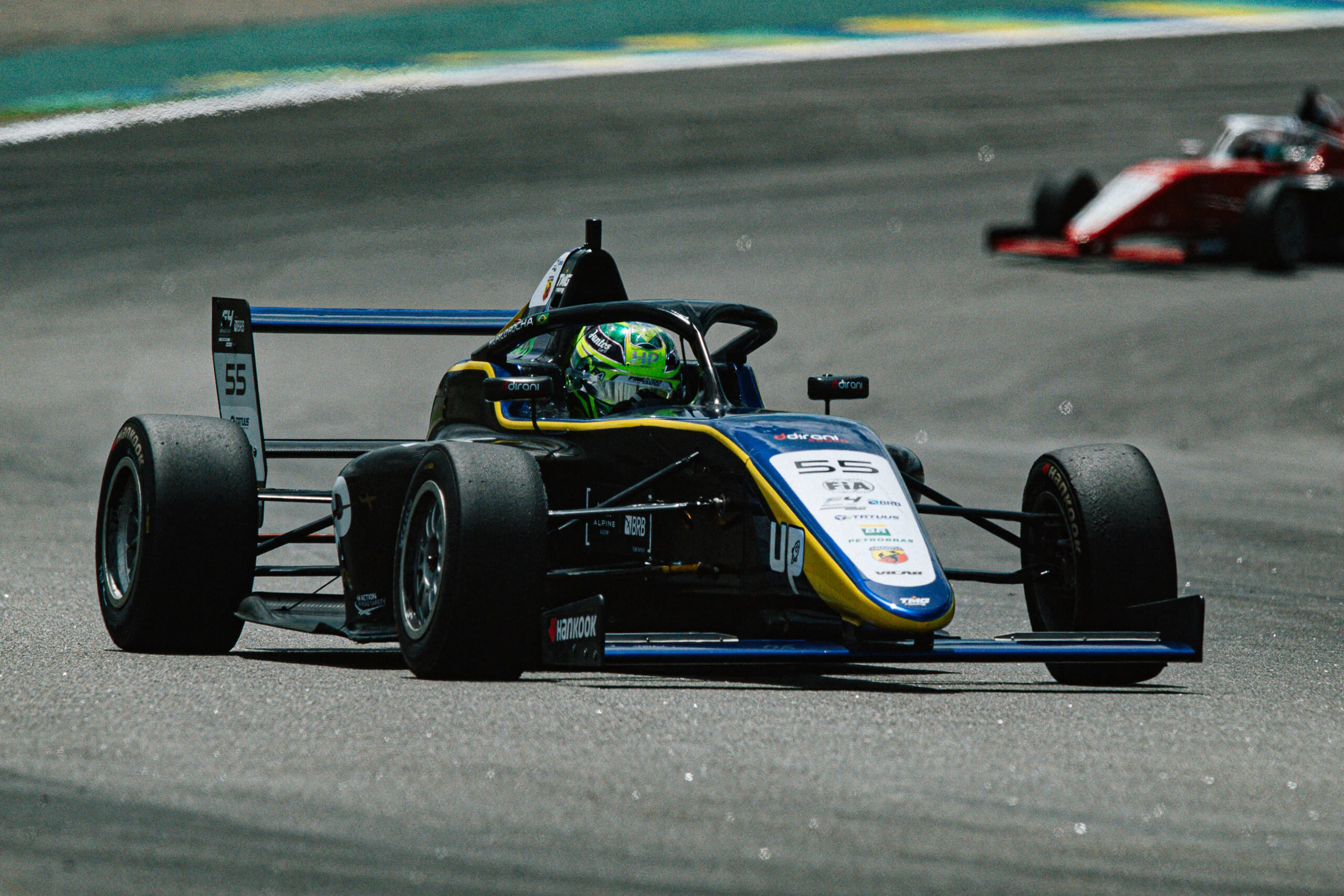 Murilo Rocha estreia na equipe TMG com pole dupla